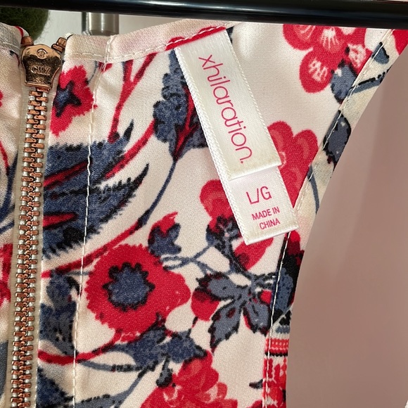 Red and blue sleeveless blouse - Picture 4 of 5